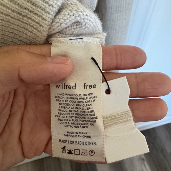 Wilfred Cropped Sweater - Picture 2 of 3